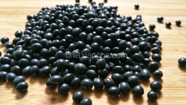 黑豆有清热解毒、补血养肾、抗老防衰的功效