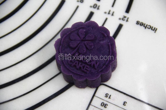 压制成形，出模就可以了