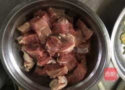 萝卜炖牛腩的做法图解1