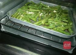 四季豆炒胡萝卜的做法图解2