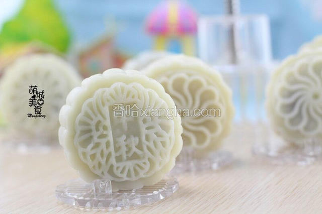 做好的冰皮月饼，冰皮月饼冷藏过后更好吃，保存的话，冷藏三天、冷冻7天