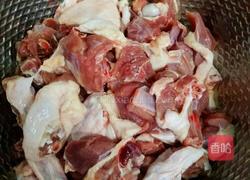 萝卜炖鸭肉的做法图解1