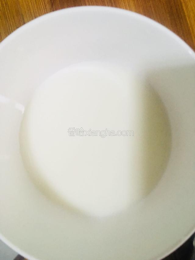 准备好水淀粉备用。