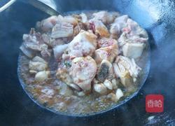 板栗炖鸡的做法图解6