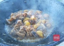 板栗炖鸡的做法图解9