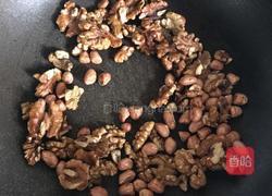 核桃花生薄饼的做法图解1