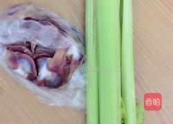 芹菜炒鸡肾的做法图解1