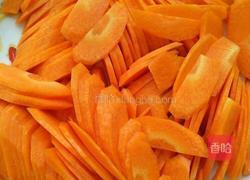 胡萝卜炒肉的做法图解2