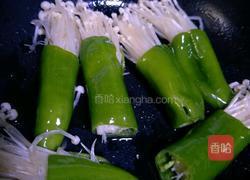 煎尖椒金针菇（烧烤味）的做法图解1