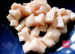 Illustration of how to make lard and tofu soup 1