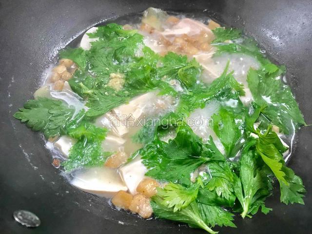 调入鸡精粉