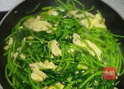 茼蒿炒鸡蛋的做法图解4