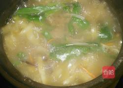 鸡腿菌菇砂锅面的做法图解7