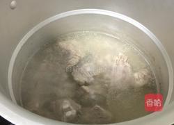 木瓜雪梨排骨汤～的做法图解1