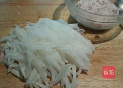 砂锅豆腐丸子萝卜丝汤的做法图解2