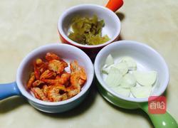 虾仁干冬菜炒丝瓜的做法图解2