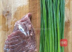 韭菜花炒牛肉的做法图解1