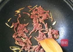 韭菜花炒牛肉的做法图解8