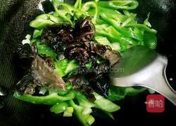 青椒黑木耳炒鸡蛋的做法图解6
