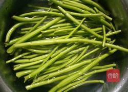 油渣炒空心菜根的做法图解1