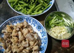 油渣炒空心菜根的做法图解3