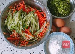 胡萝卜黄瓜饼的做法图解1