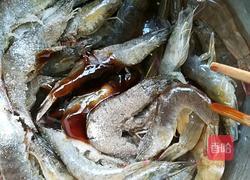 红酒盐焗虾的做法图解2
