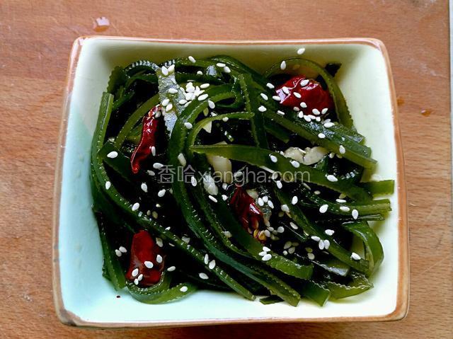 装盘后撒上熟芝麻即可