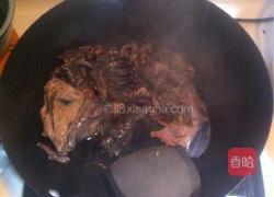 香菇黄豆炖鸡骨的做法图解3