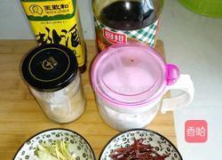 黄豆芽炒肉皮的做法图解1