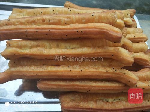 不喜欢吃甜的可以去掉糖，换8克盐，牛奶换水。做奶香味咸的，奶粉可以不加，也很好吃的。