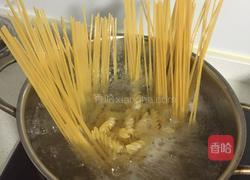 奶油蘑菇意面的做法图解2