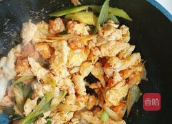 虾仁鸡蛋炒大葱的做法图解5