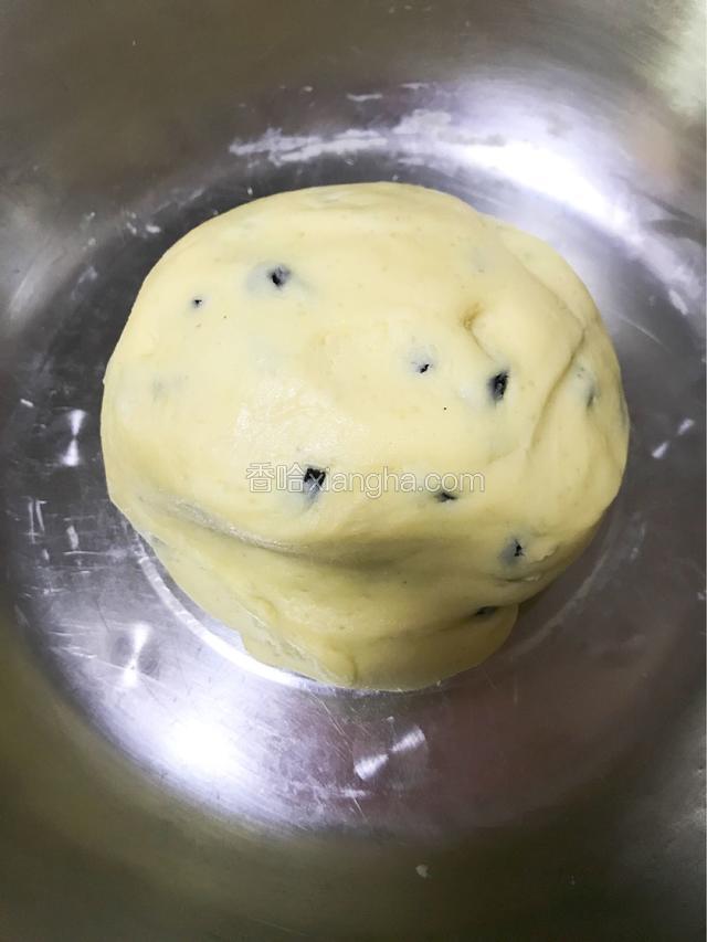 拌匀后揉成团