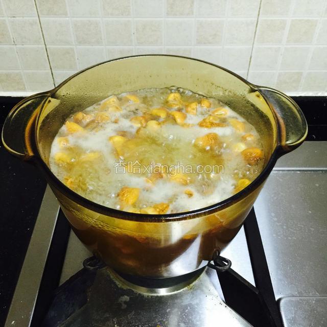 煲开后，调小火