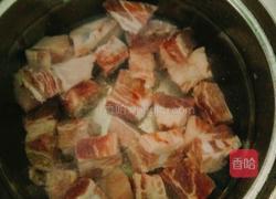 白萝卜白蘑菇排骨汤的做法图解1