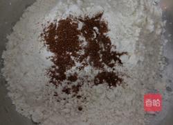 紫薯面 虾籽蛋面的做法图解1