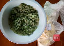 槐花玉米面窝窝头的做法图解1