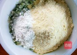 槐花玉米面窝窝头的做法图解2