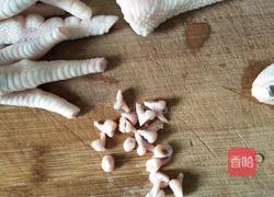花生黄豆鸡爪汤的做法图解4