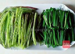 韭菜炒扁豆丝的做法图解1