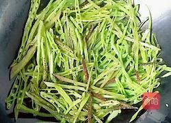 韭菜炒扁豆丝的做法图解2