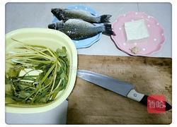 鲫鱼炖汤的做法图解1