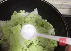 丸子白菜炖粉条的做法图解3