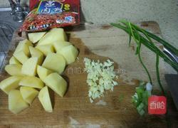 粉蒸土豆排骨的做法图解1