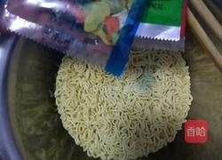 泡面的做法图解3