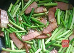 熏肉炒蒜苔的做法图解8