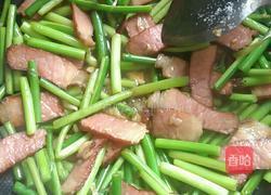 熏肉炒蒜苔的做法图解9