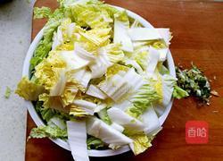 白菜炖肉丸的做法图解1