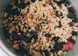 香菇腊肠焖饭的做法图解8